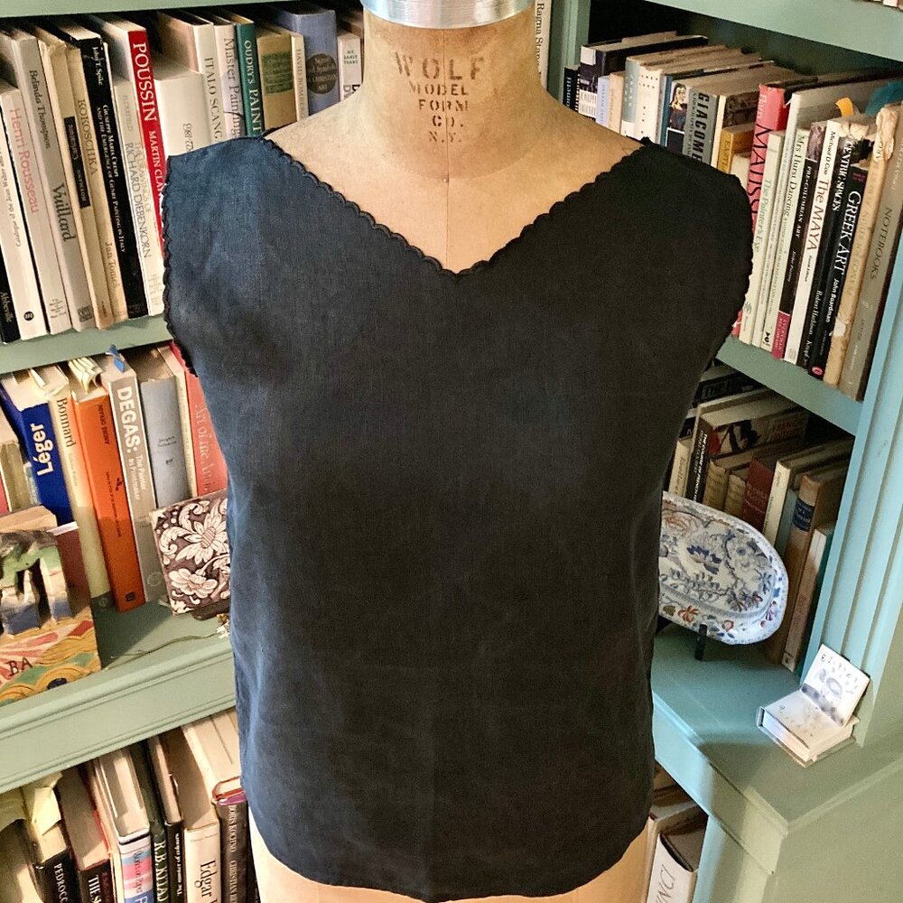 100% Linen V-Neck Sleeveless Top